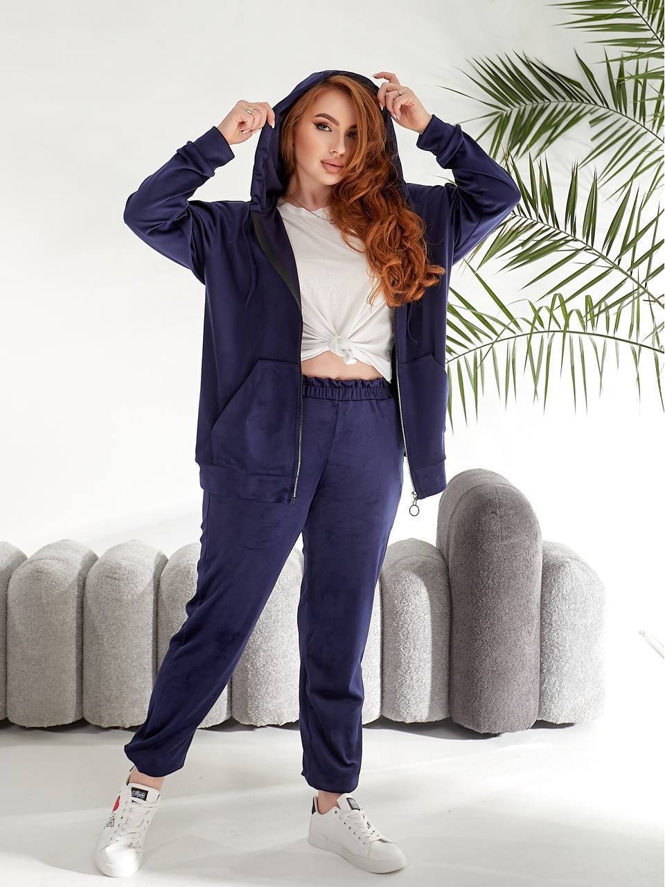 Велюровий жіночий костюм синього кольору 33739