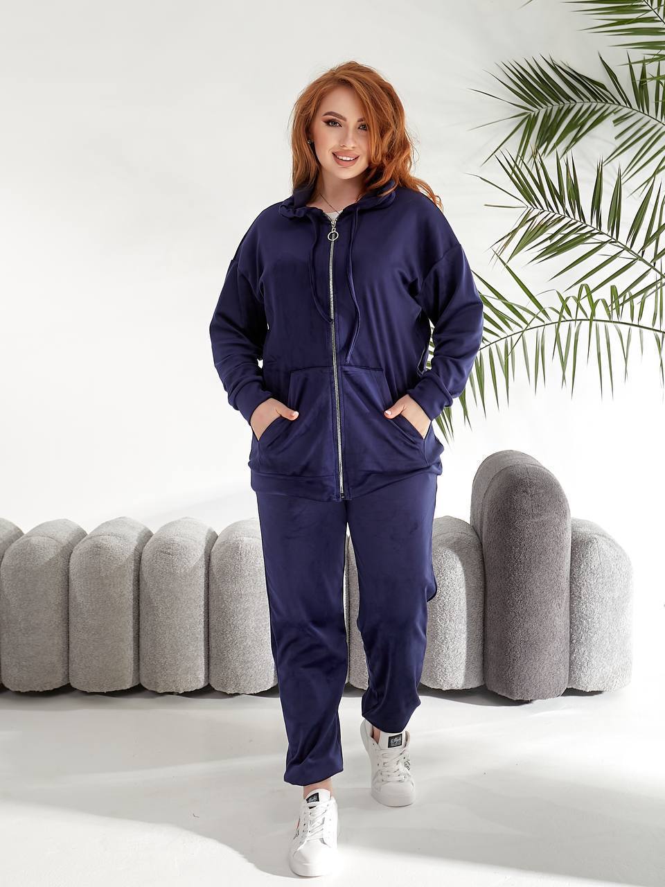 Велюровий жіночий костюм синього кольору 33739