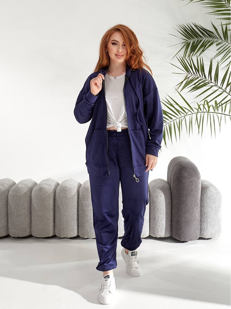 Велюровий жіночий костюм синього кольору 33739