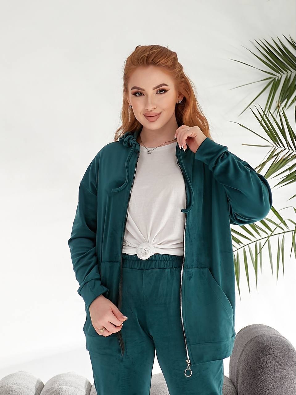 Велюровий жіночий костюм смарагдового кольору 33736