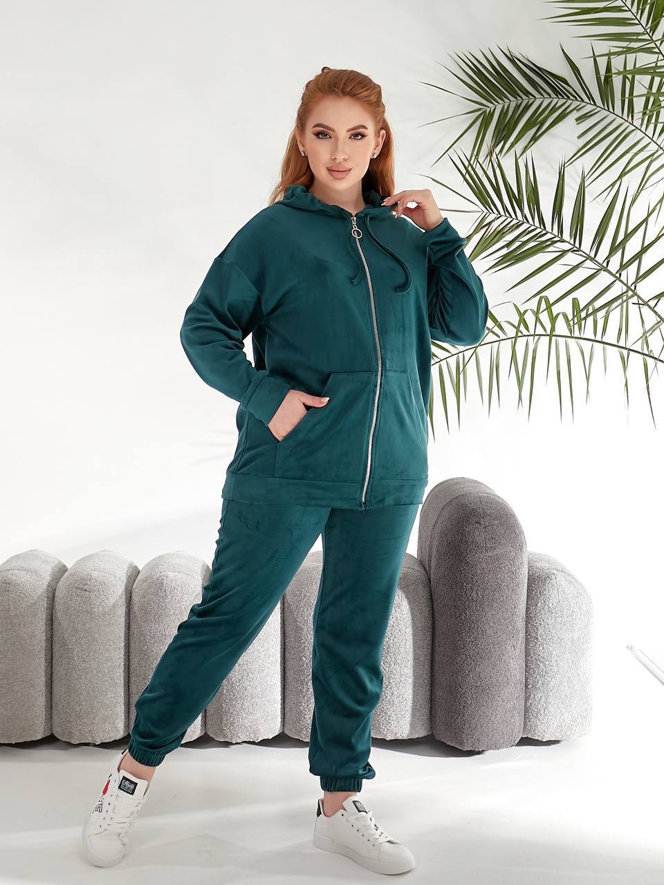 Велюровий жіночий костюм смарагдового кольору 33736