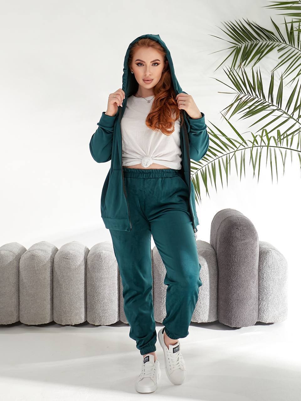 Велюровий жіночий костюм смарагдового кольору 33736