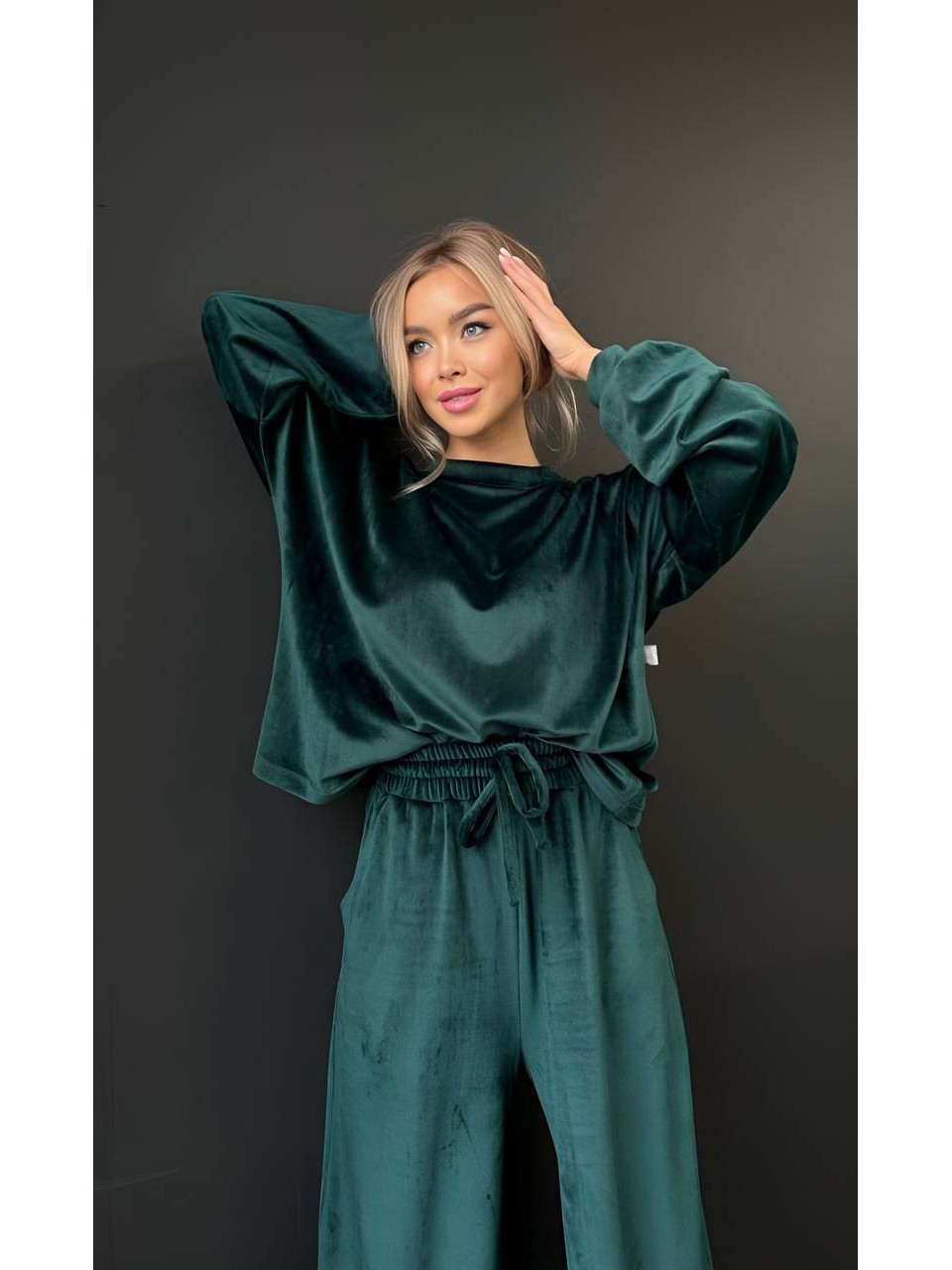 Велюровий жіночий костюм смарагдового кольору 34259