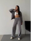 Велюровий жіночий костюм з капюшоном сiрого кольору 34211