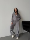 Велюровий жіночий костюм з капюшоном сiрого кольору 34211