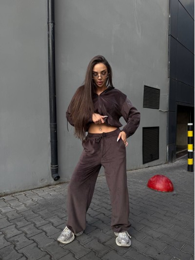 Велюровий жіночий костюм з начісом кавового кольору 35053