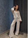 Велюровий жіночий костюм бежевого кольору 31239