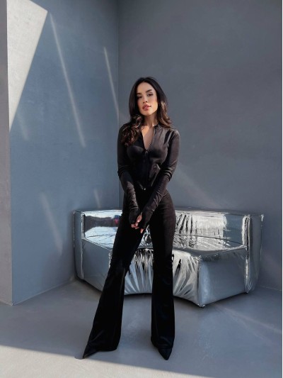 Велюровий жіночий костюм чорного кольору 31422