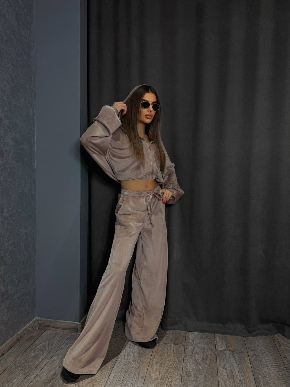 Велюровый женский костюм кофейного цвета 31238