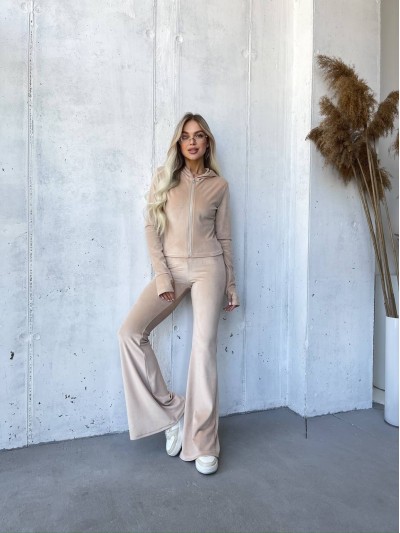 Велюровий жіночий костюм на блискавці бежевого кольору 32919