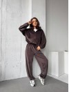 Велюровий жіночий костюм на блискавці коричневого кольору 31473