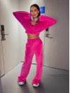 Велюровий жіночий костюм на блискавці малинового кольору 31894