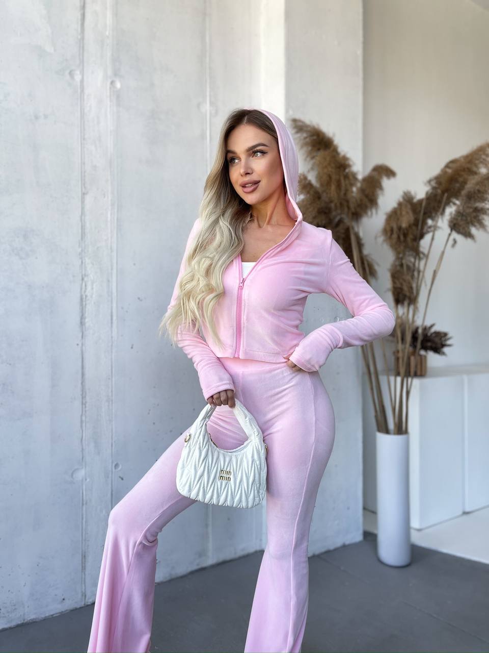 Велюровий жіночий костюм на блискавці рожевого кольору 32918