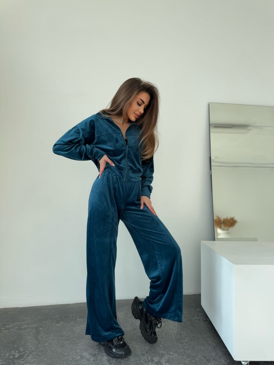 Велюровий жіночий костюм на блискавці кольору морської хвилі 31207