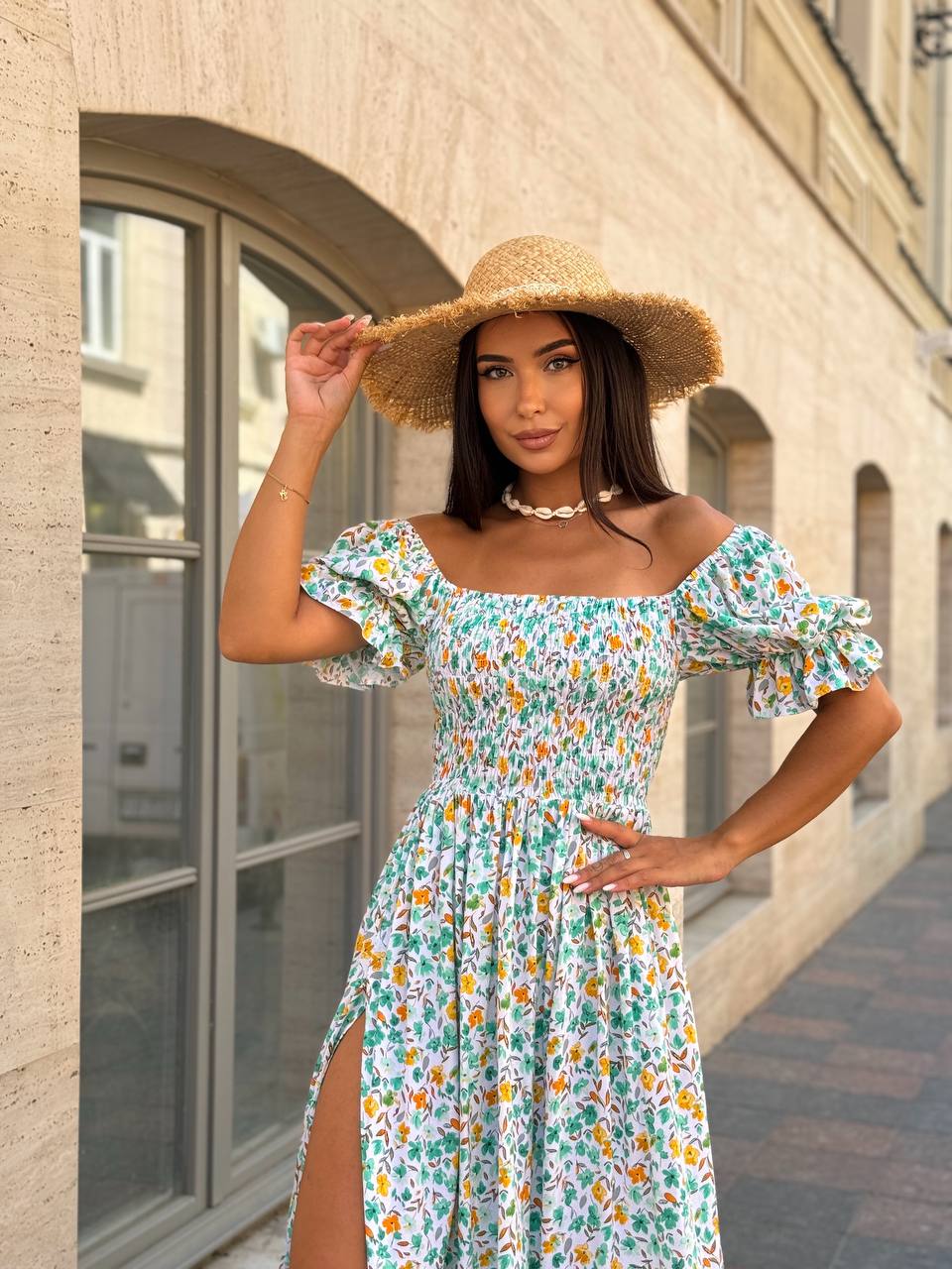 Повітряна сукня міді в квітку з відкритими плечима оливкового кольору 31910