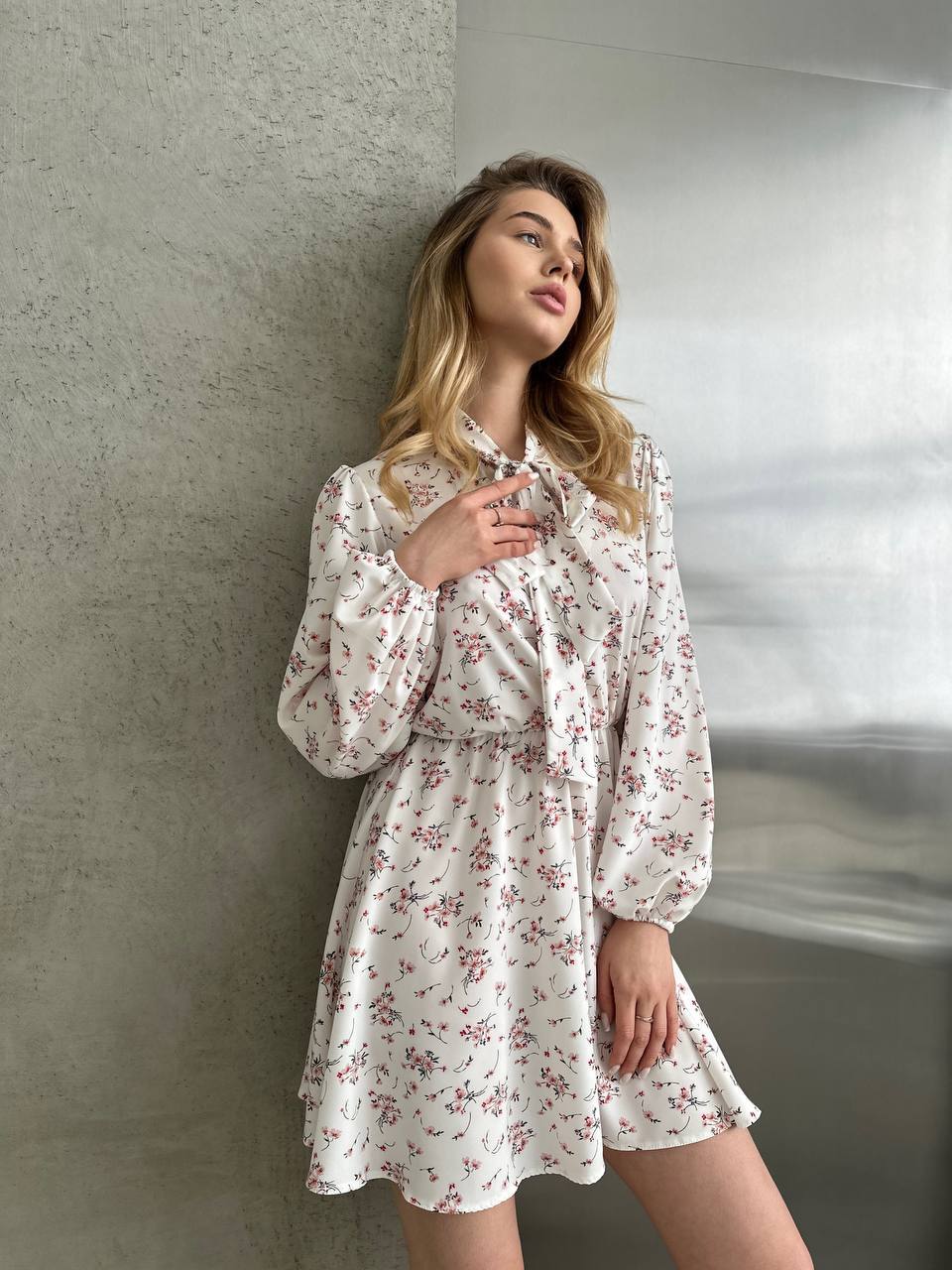 Воздушное платье мини с бантом молочного цвета 32866