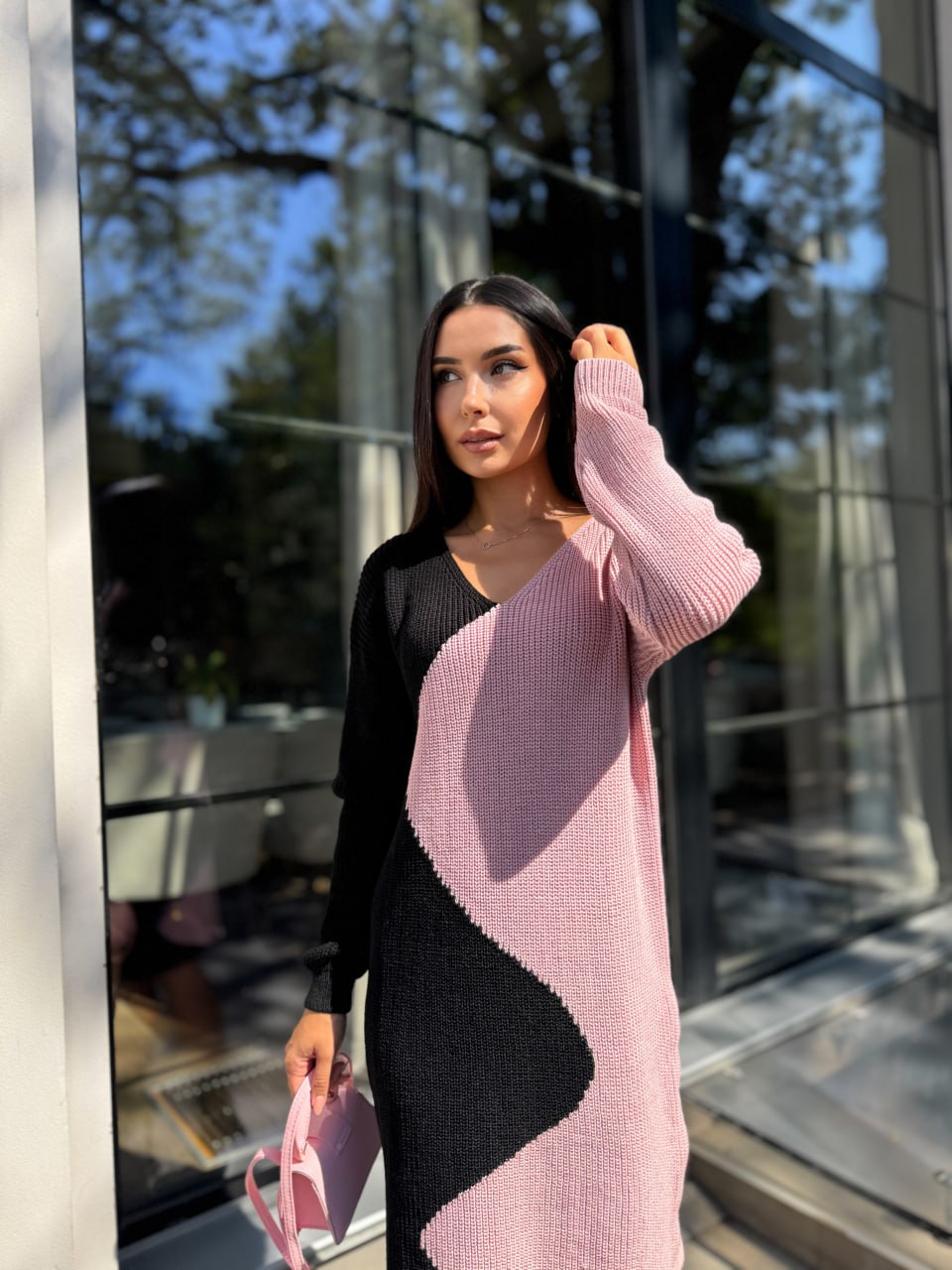 В'язана сукня до колін чорного кольору 30070