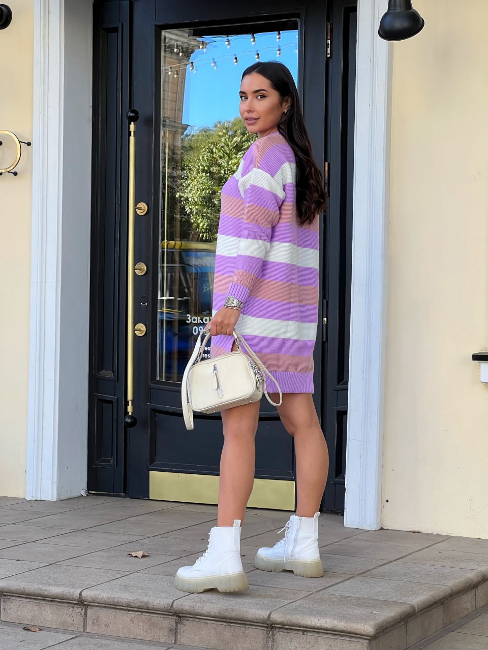 Вязаное платье в полоску сиреневого цвета 29895