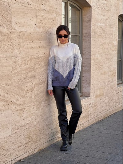 В'язаний жіночий светр з горлом сірого кольору 29888