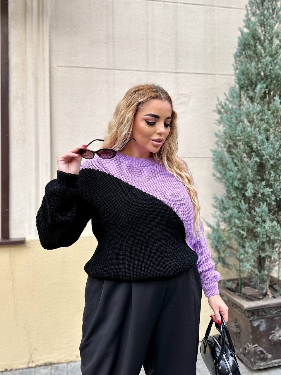 В'язаний жіночий светр бузкового кольору 29901