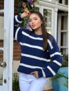 В'язаний жіночий светр у смужку синього кольору 30067