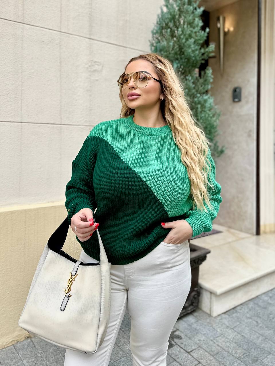 В'язаний жіночий светр зеленого кольору 29902