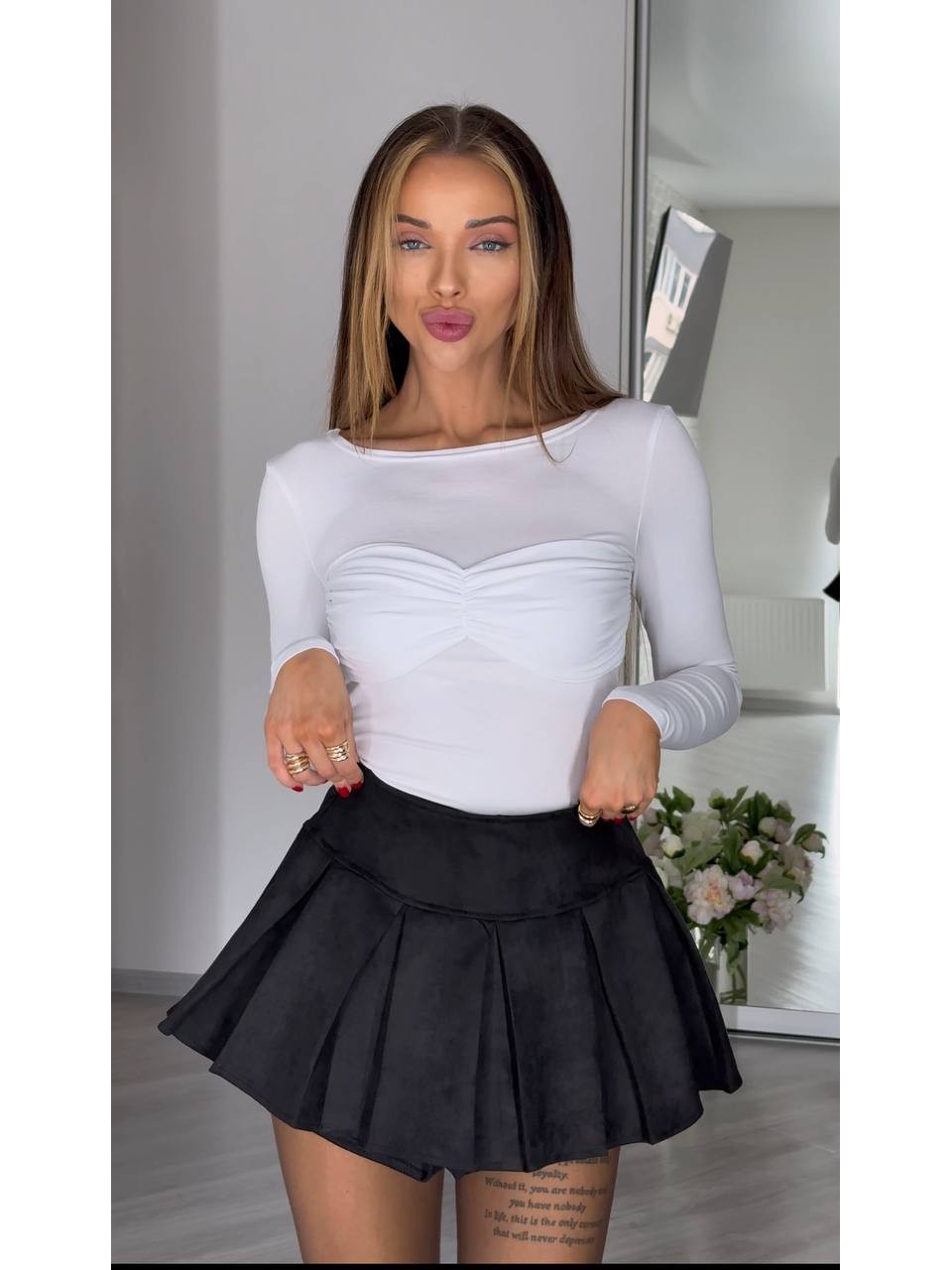 Замшева міні спідниця-шорти чорного кольору 31434