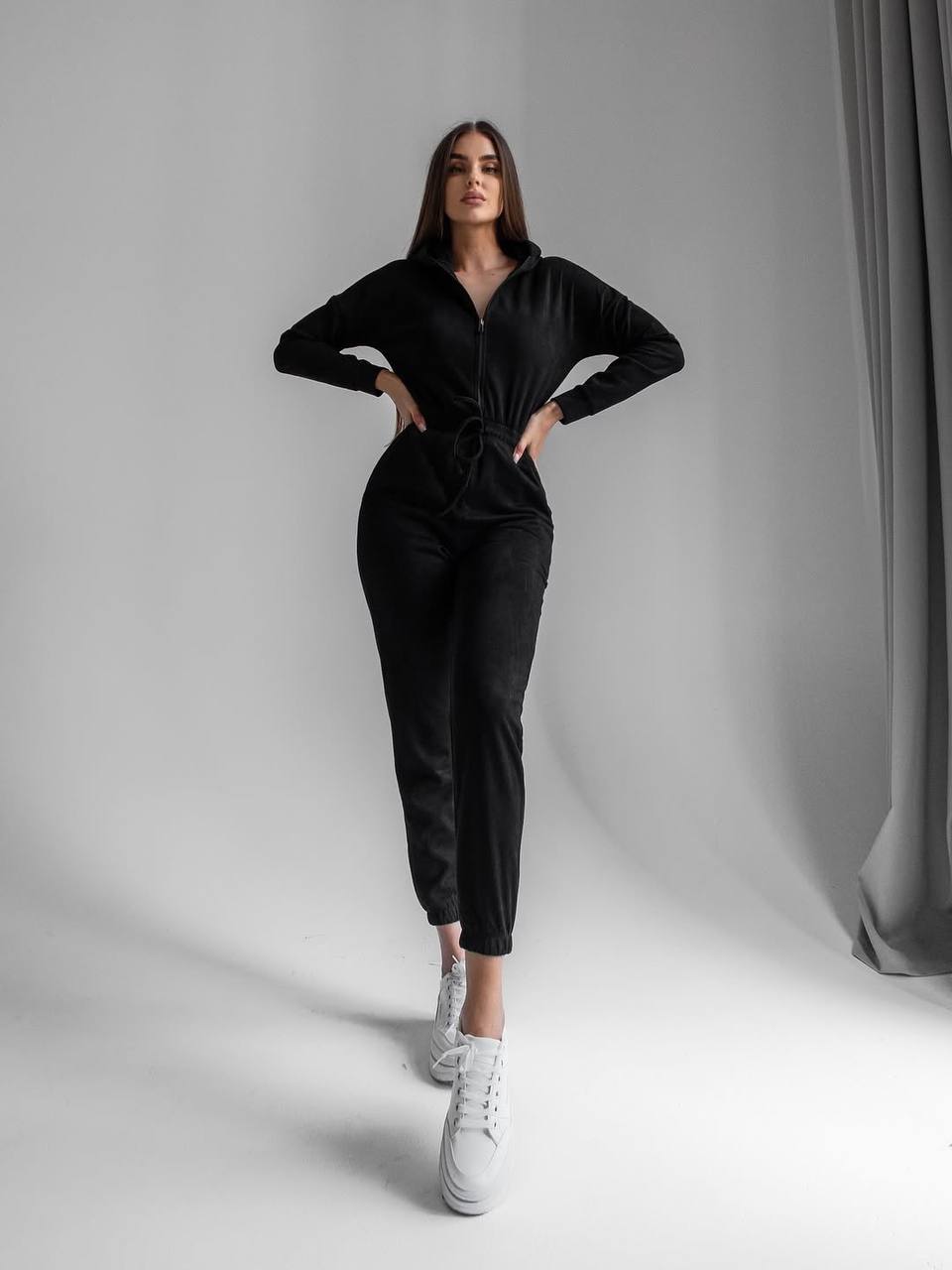 Замшевий жiночий комбінезон чорного кольору 35133