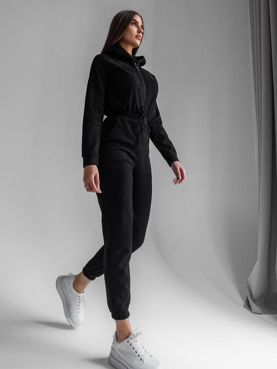 Замшевий жiночий комбінезон чорного кольору 35133