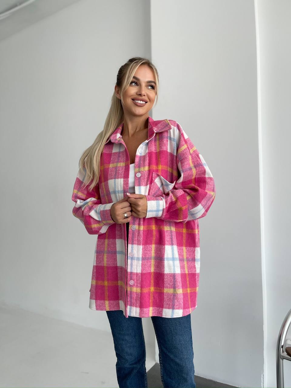 Женская байковая рубашка в клетку розового цвета 29292