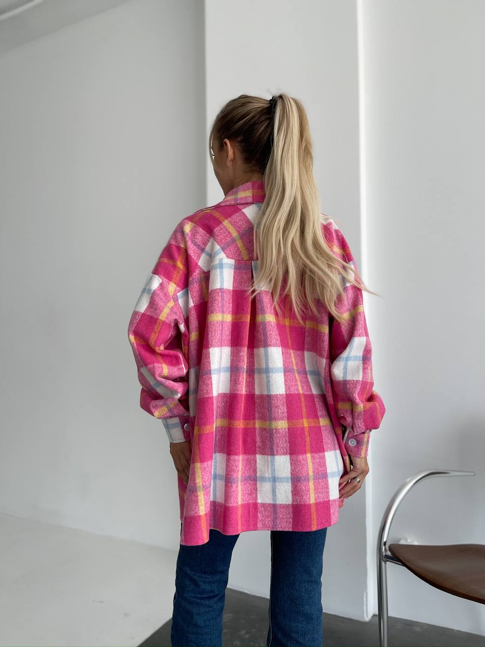 Женская байковая рубашка в клетку розового цвета 29292