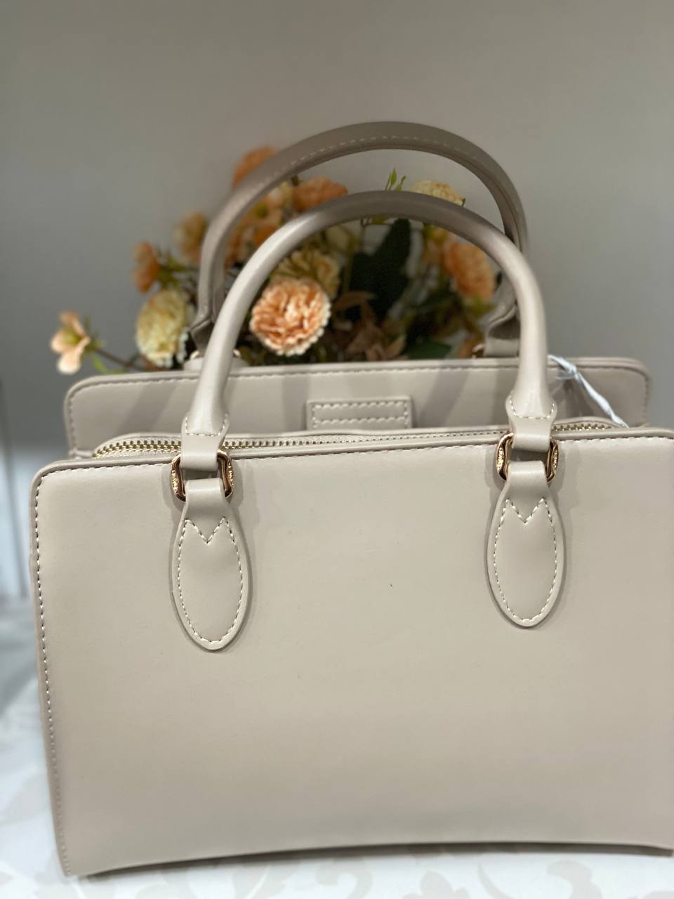 Жіноча базова сумка для роботи з еко-шкіри бежевого кольору 32195