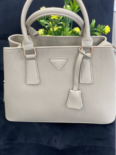 Жіноча базова сумка для роботи з еко-шкіри бежевого кольору 32269