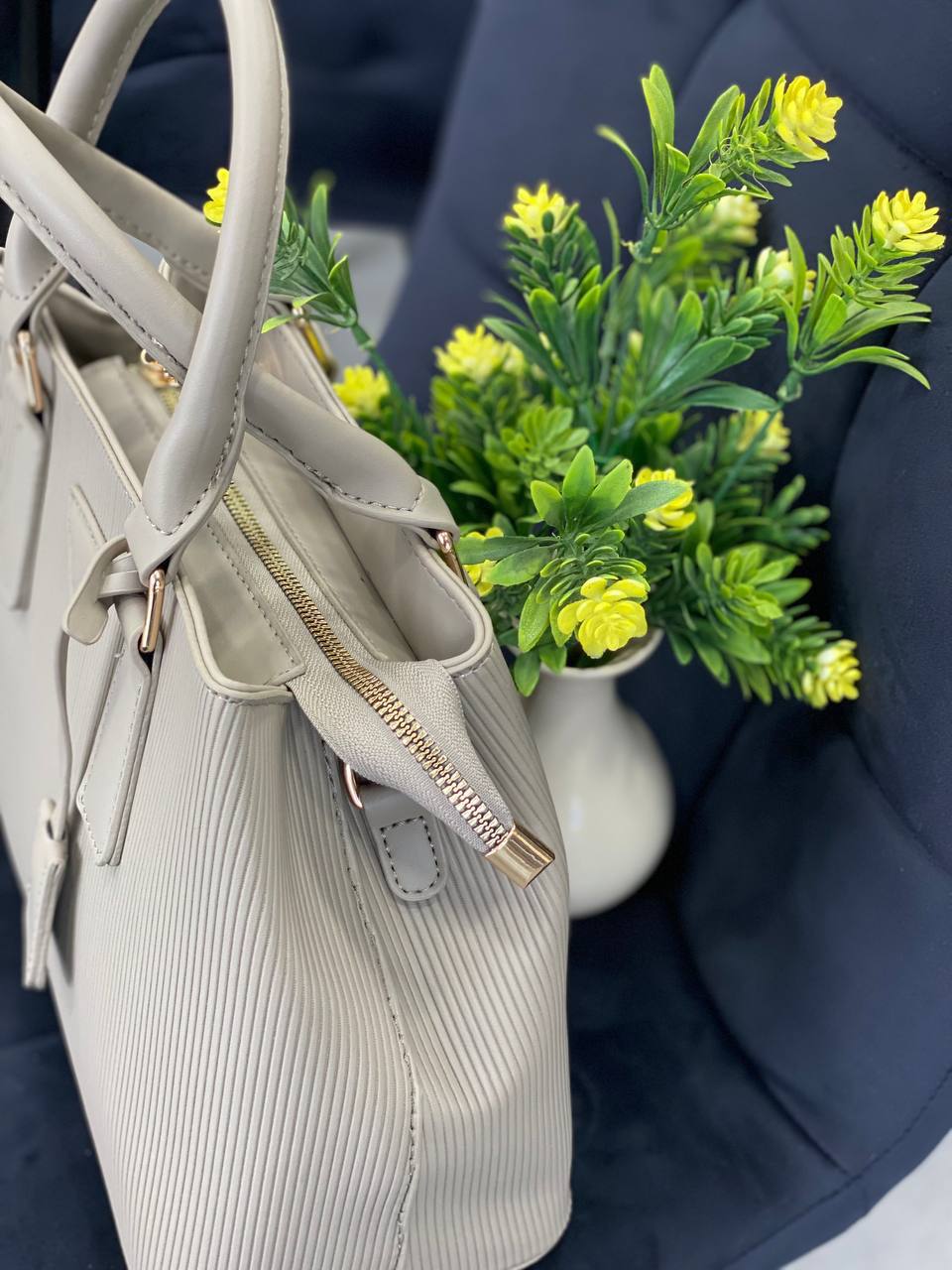 Жіноча базова сумка для роботи з еко-шкіри бежевого кольору 32269