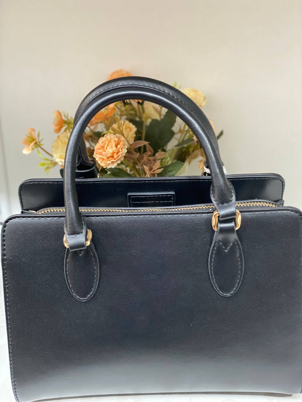 Жіноча базова сумка для роботи з еко-шкіри чорного кольору 32194