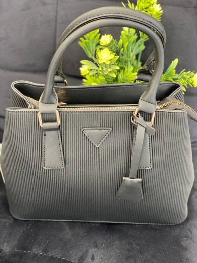 Жіноча базова сумка для роботи з еко-шкіри чорного кольору 32267