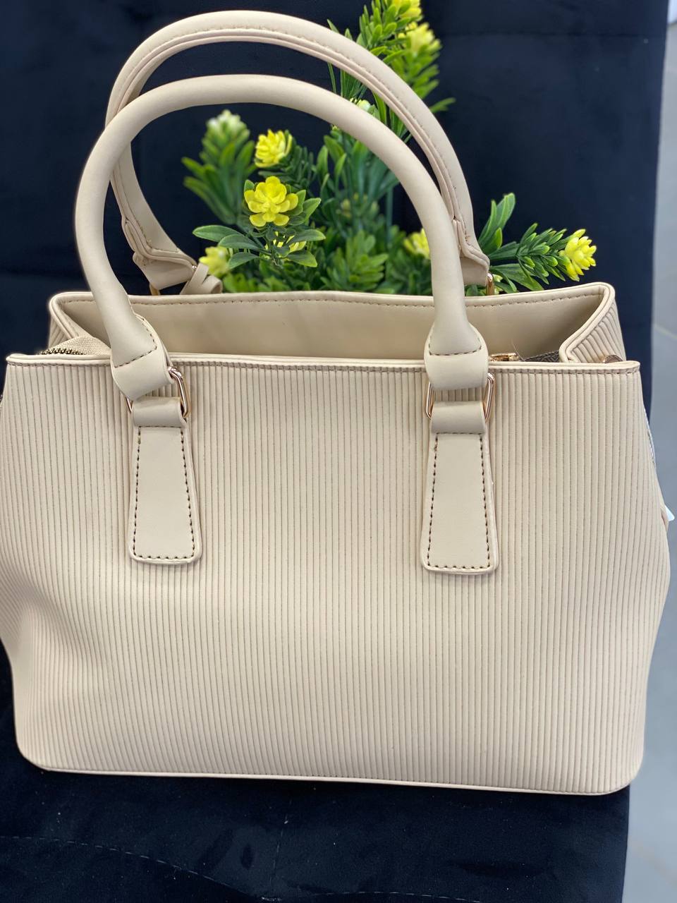 Жіноча базова сумка для роботи з еко-шкіри молочного кольору 32266