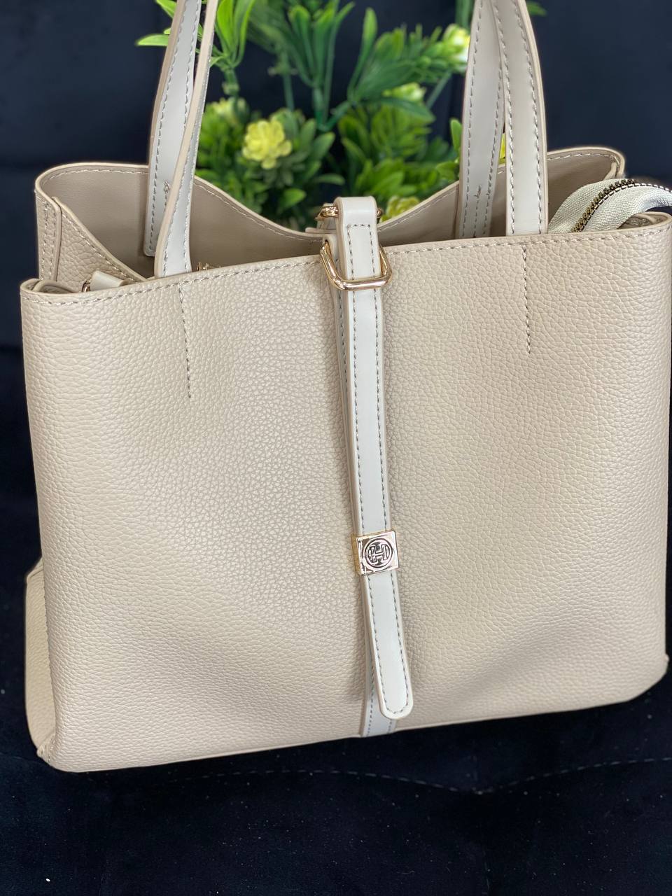 Жіноча брутальна сумка шопер із еко-шкіри бежевого кольору 32498