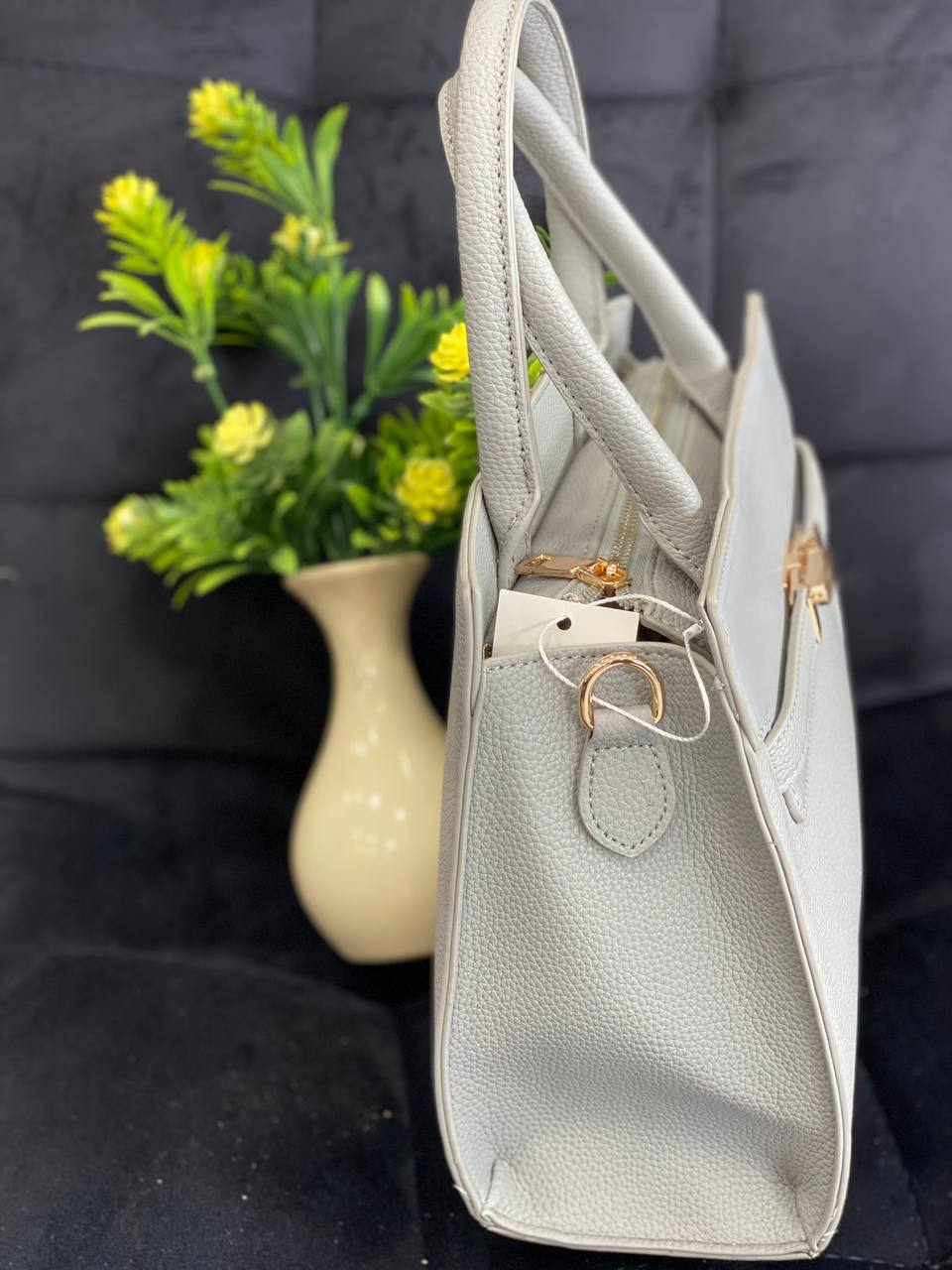 Жіноча дiлова сумка з пористої еко-шкіри сiрого кольору 32073