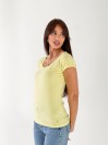 Женская футболка с большой горловиной желтого цвета 33237