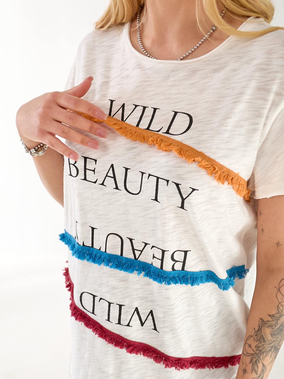 Женская футболка с надписью белого цвета 33260