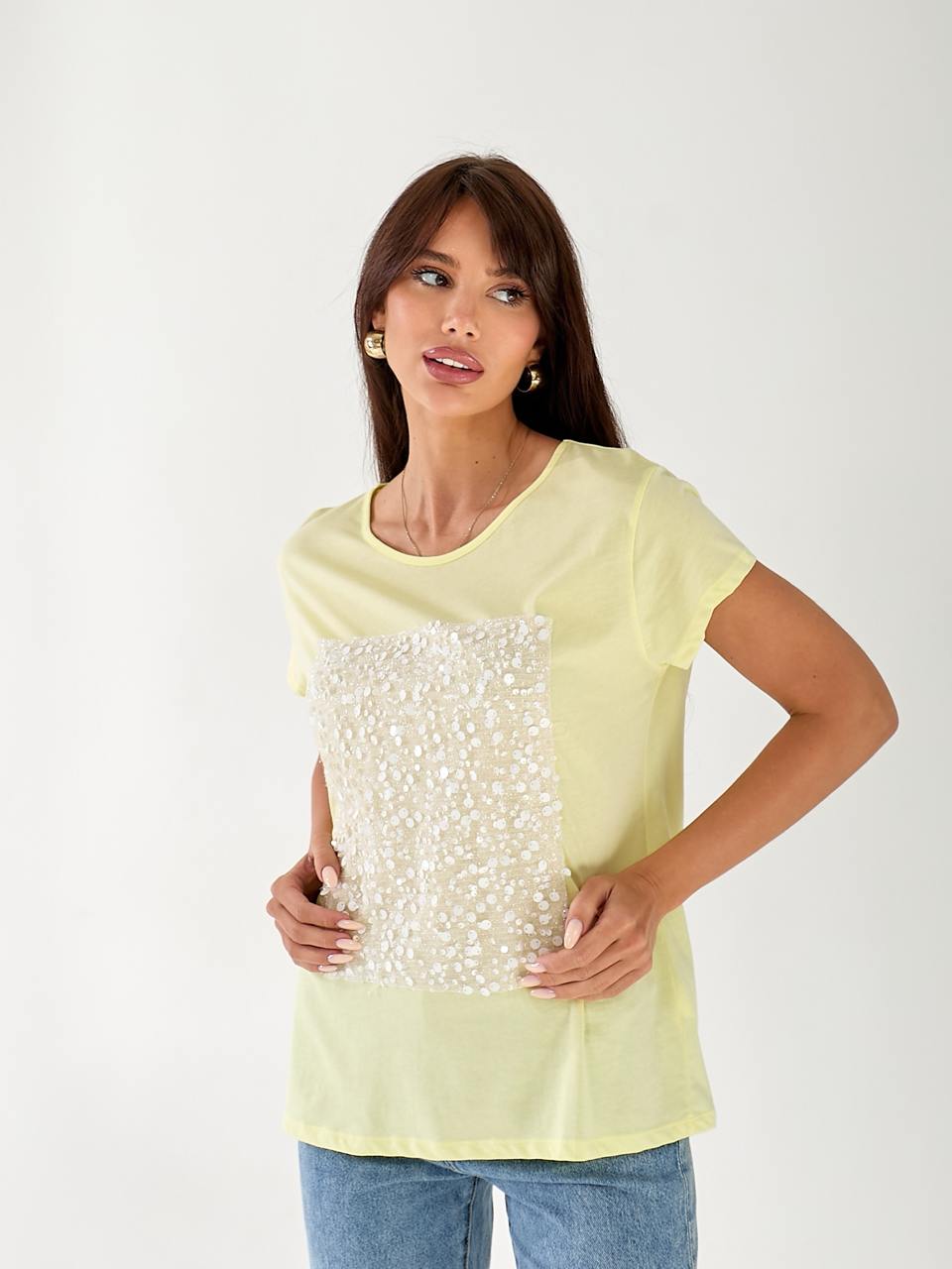 Жіноча футболка з паєтками жовтого кольору 33303
