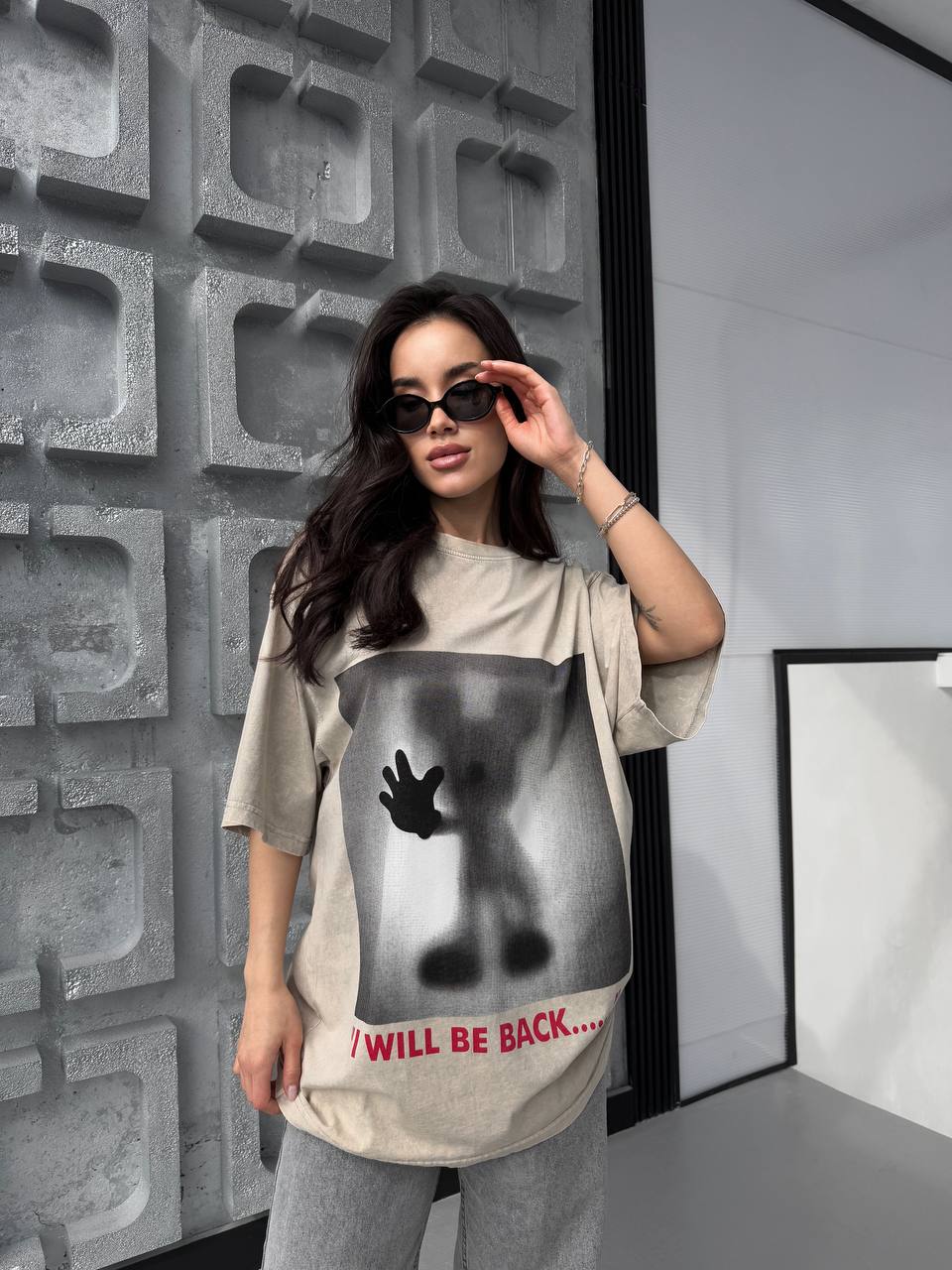 Женская футболка с рисунком бежевого цвета 31888