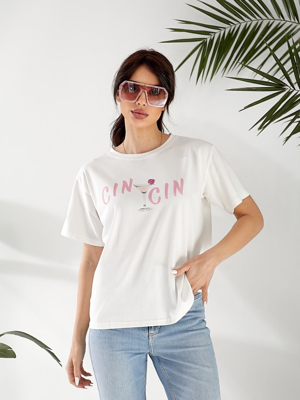 Жіноча футболка з малюнком молочного кольору 32553