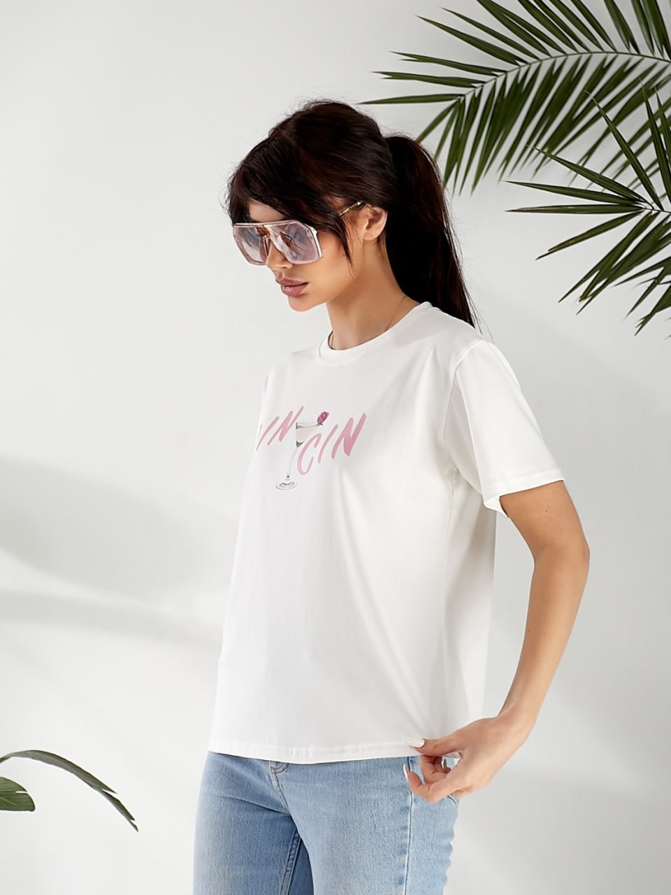 Жіноча футболка з малюнком молочного кольору 32553