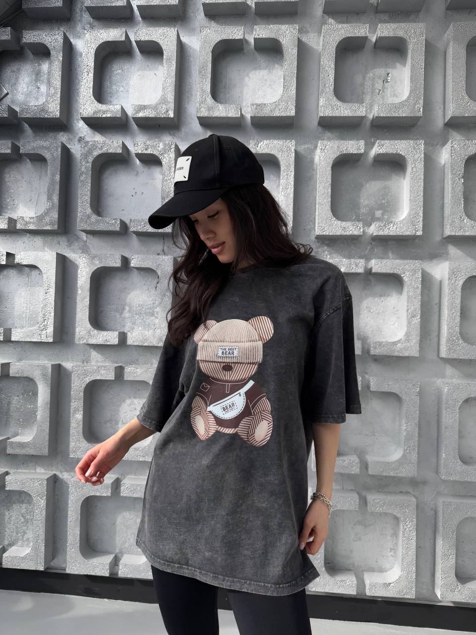 Жіноча футболка з малюнком сiрого кольору 31890