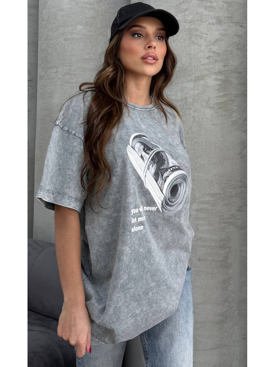 Жіноча футболка з малюнком сiрого кольору 33073