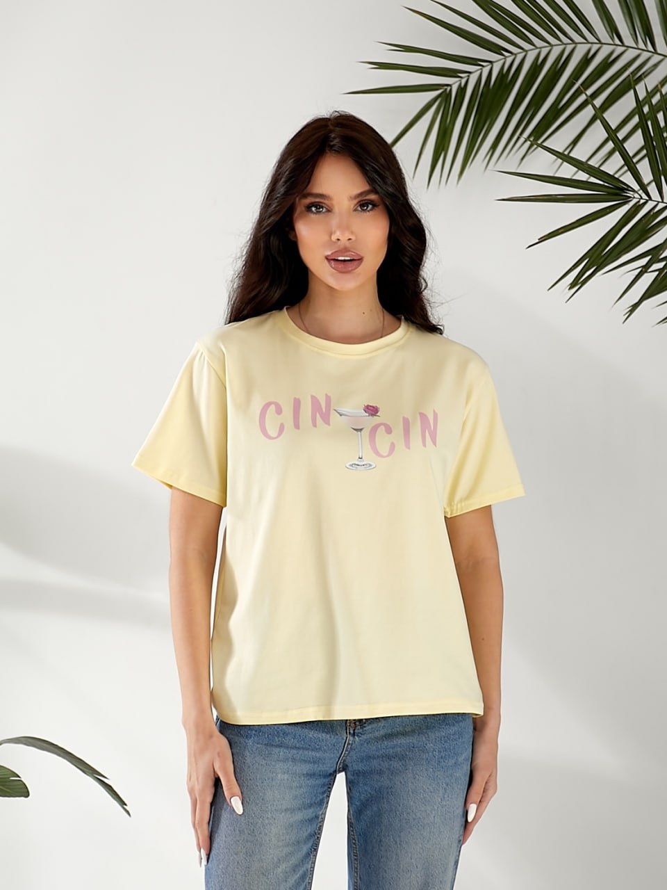 Жіноча футболка з малюнком жовтого кольору 32549