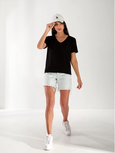 Жіноча футболка з вирізом чорного кольору 33485