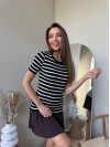 Жіноча футболка в рубчик, у смужку чорного кольору 32843